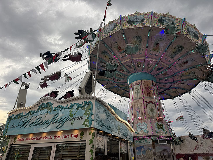 Wellenflug  von Eberhard auf dem Osterplärrer 2024 in Augsburg (©Foto: Martin Schmitz)